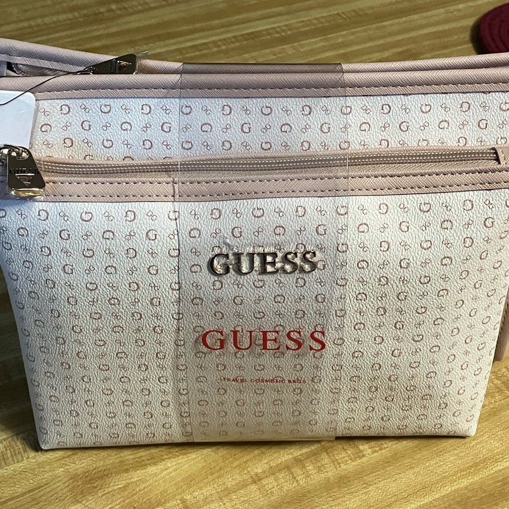 🌸Guess Travel/Cosmetic Set